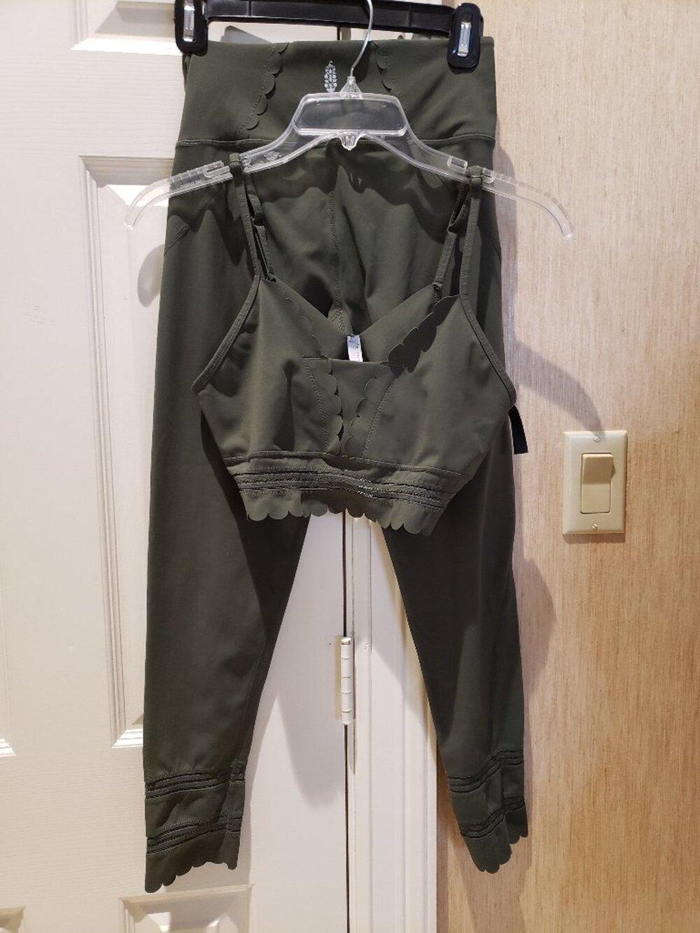 FREE PEOPLE MOVEMENT - OLIVE EXERCISE SET - S-M